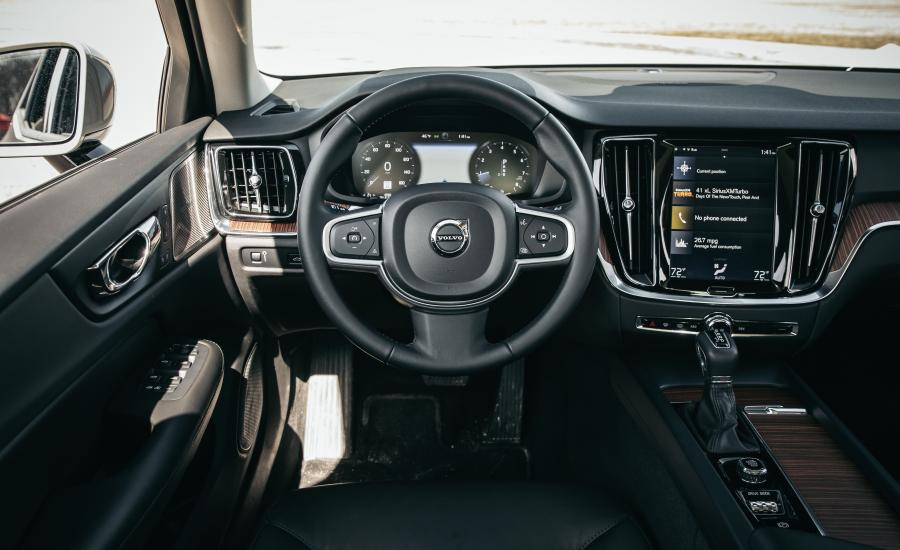 Торпедо Volvo S60 T5 Momentum 2018 года  (NA) (фото 12 из 41)